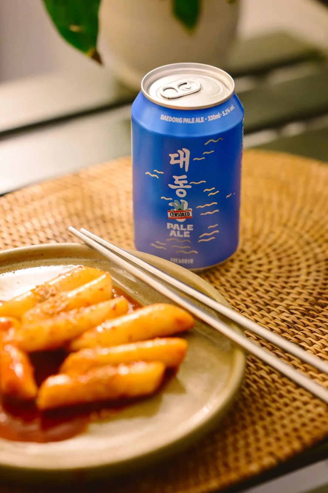 Canette de pale ale coréenne et tteokbokki