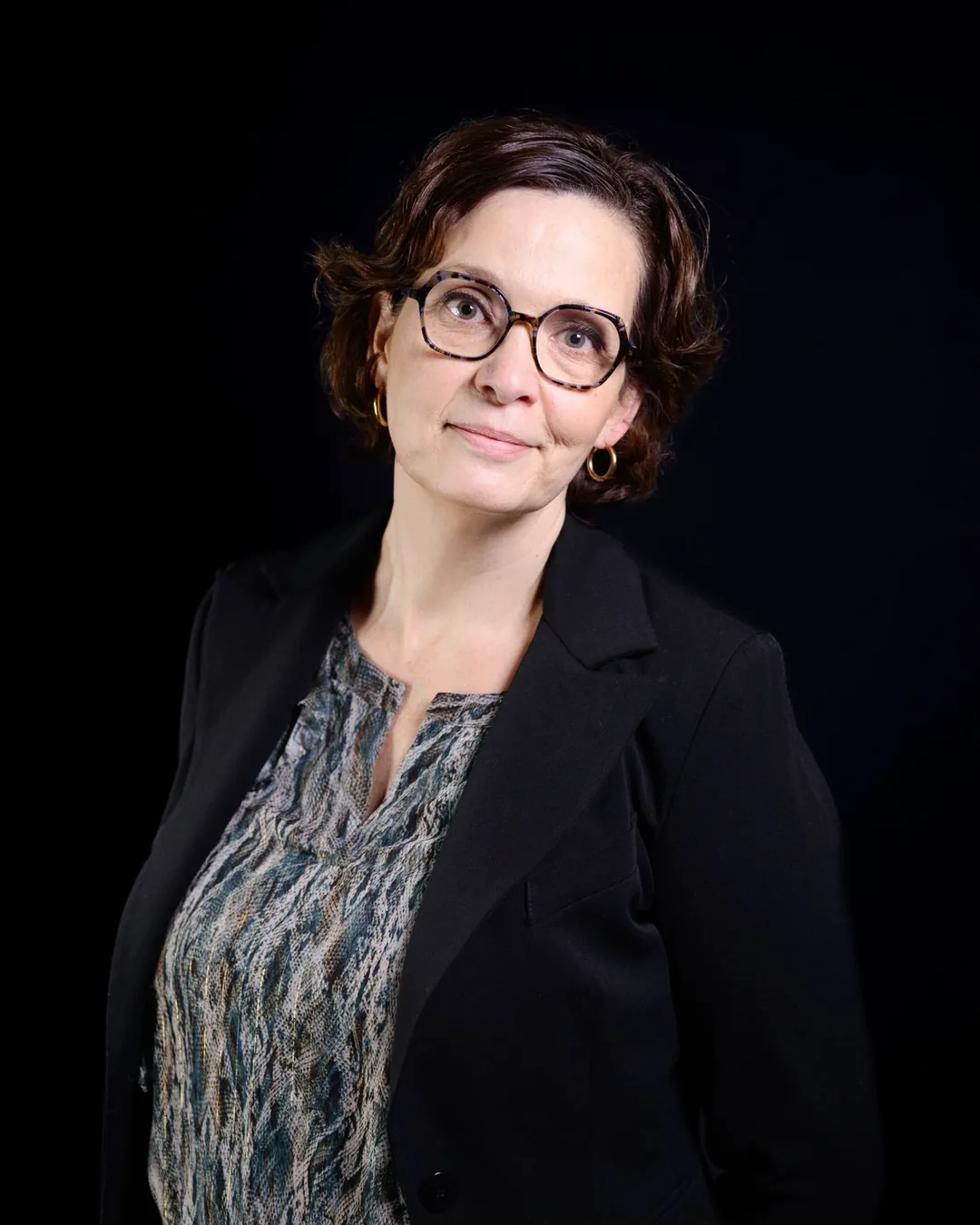 Estelle Goulas, portrait sur fond noir