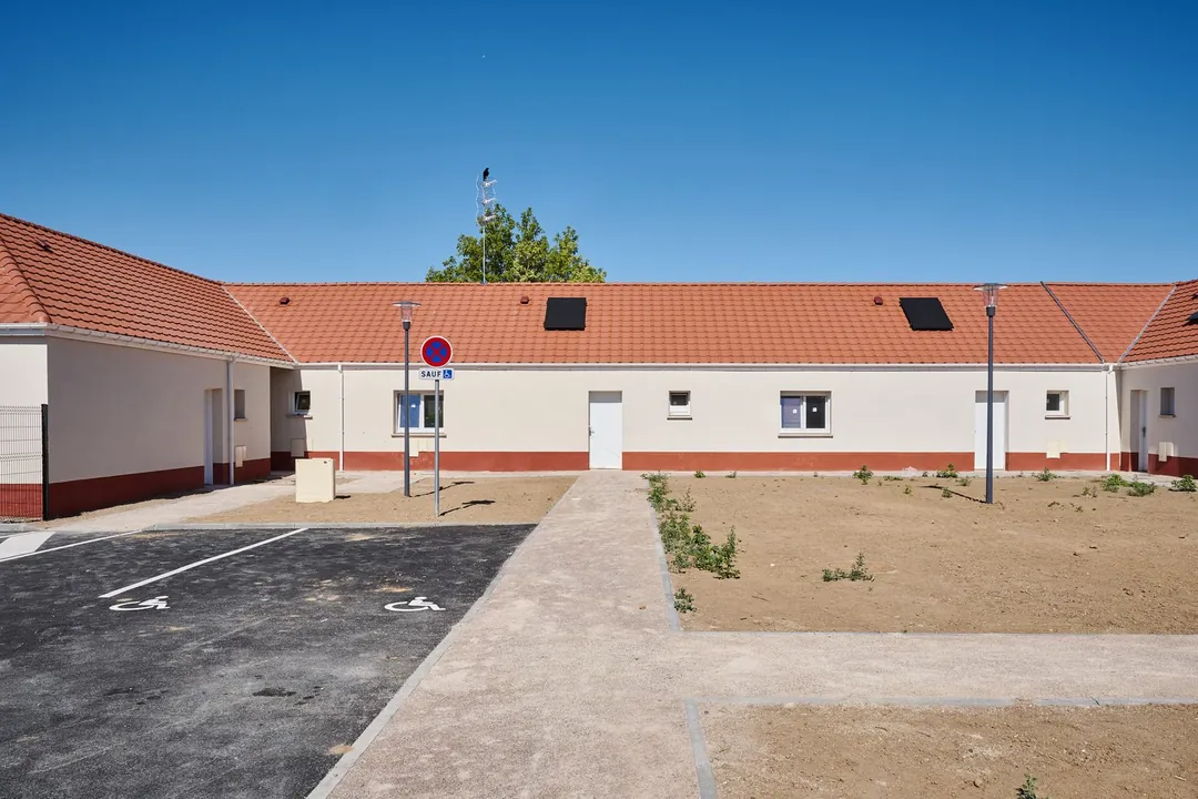 Maisons de plain-pied autour d'une cour