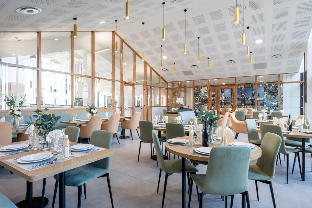 Restaurant de résidence, lumière naturelle