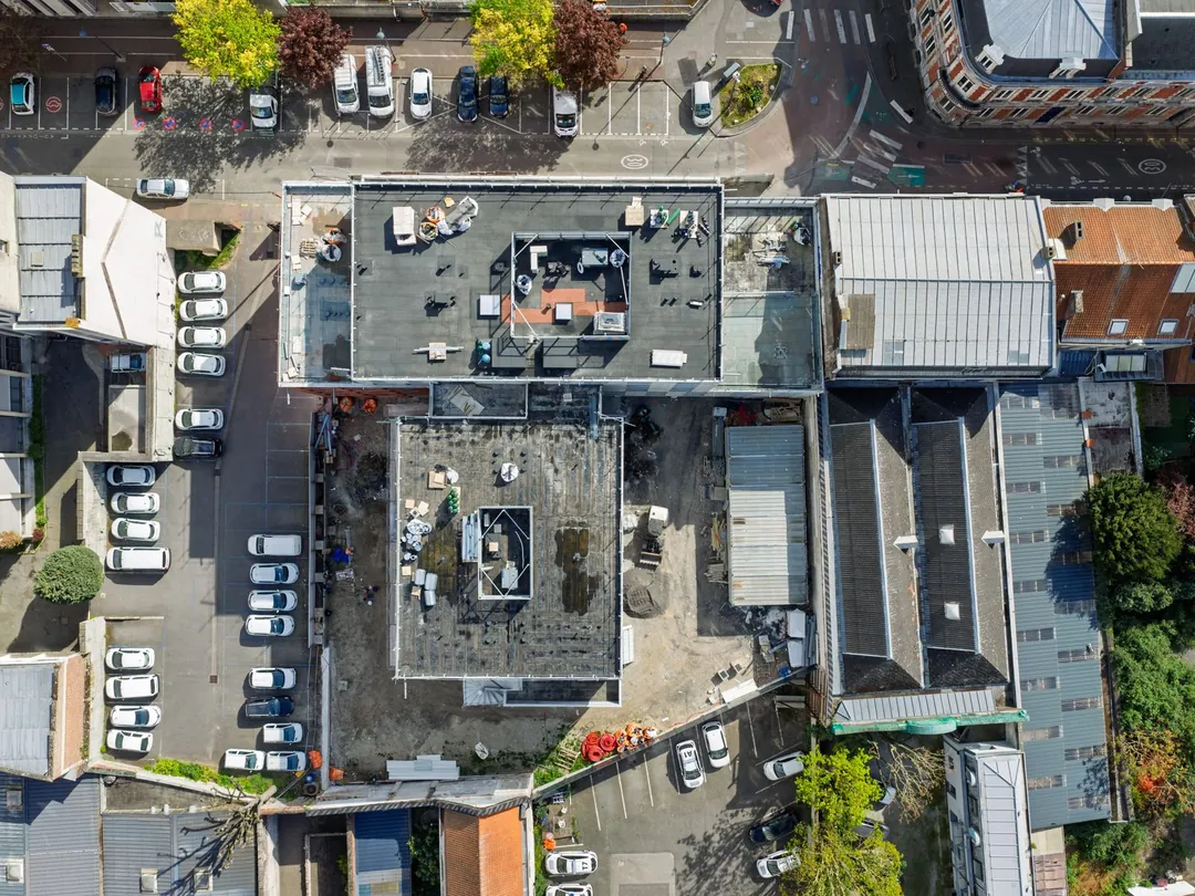 Bâtiment vu du ciel en avril 2026